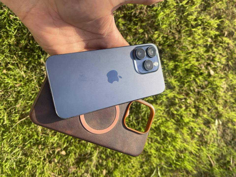 السلام عليكم 🦋
موبايل ايفون 15 برو ماكس شرق اوسط 

ذاكره 256 GB

نضافه 99%

مبدل ضهر فقط اثر شخط 

السعر 950 بي مجال حته بلاش يرهم 🧑🏻‍🦯

بطاريه 82 🔋

شرق اوسط كارتون 💙

تيتانيوم 

اي استفسار خاص 

***********
