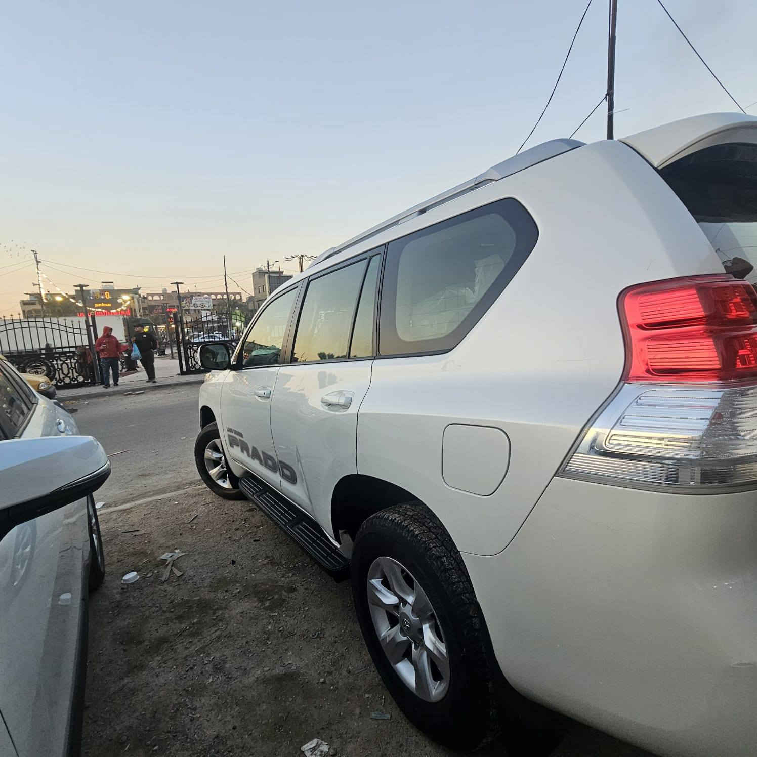 السلام عليكم ورحمة الله

للبيع 

برادو 2013 

ماشيه 121 الف 

مواصفات txl

تجي فتحة سقف 

تحكم ستيرن جهتين 

كراسي جلد 

معروفه مواصفات ال txl

مكفوله من الحادث و الضربه والسونار مرفق كير ومكينه ما مفتوح

السعر المطلوب 275 ورقه 
العنوان بغداد مدينه الصدر 
***********
