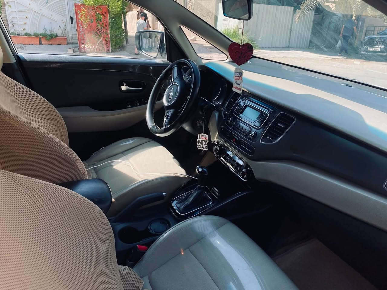 السلام عليكم كيا كارنز 2014سياره صدرمكينه تبريد كامله سويجات ثنين مدوشم الارضيه جلد وكشنات والباب نايلون بسمي بغداد بيهه بس جاملغ معدله عل بارد موضح بل صور مكاني الحريه الدولعي ب138رقمي ***********
