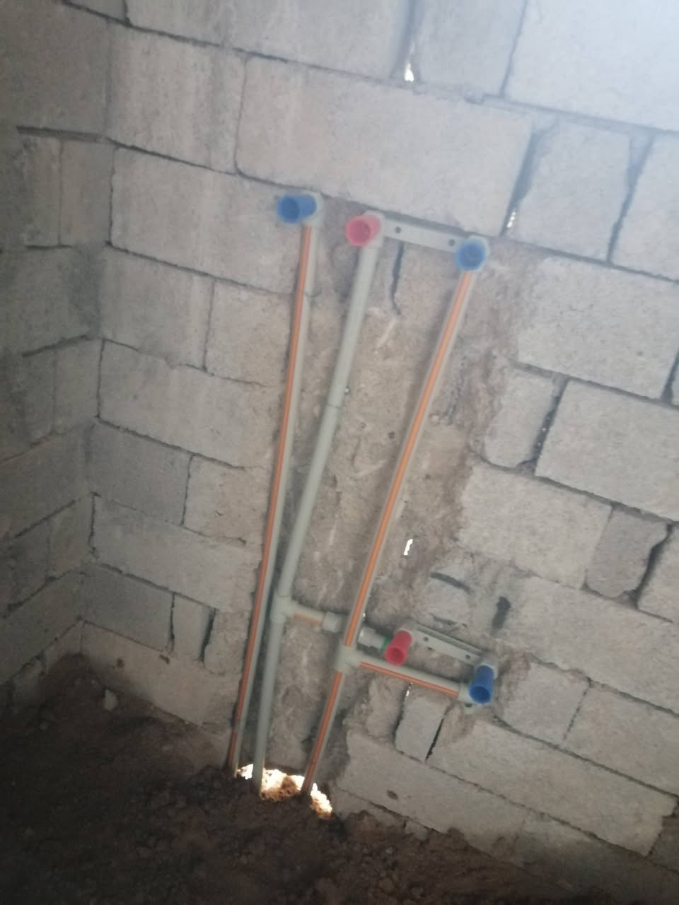 يوجد كادر عمل سباكى تاسيس بيوت مي مجاري كهربا ***********
