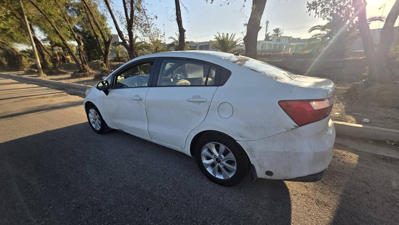 سلام عليكم كيا ريو وارد خليجي موديل 2016حادثها  بيها 3 قطع جاملغ اليمين ولباب اليمين ولبنيد سياره جاهزه تخم تاير صدر جديد محرك خير من الله  تبريد ثلج  مع منضومه غاز جديده محرك 1600 كهربائيات كلهه شغاله مري شفط رقم انكليزي بغداد تحويل ثاني يوم 
ملاحضه طخه خفيفه بل هلال الخلفي جها اليمين موضحه بل صوره 
السعر 95 $
تحكم ستيرن/ شاشه 
***********
مكان السياره بغداد الشعله
