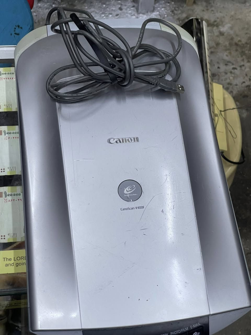هذا ماسح ضوئي مسطح طراز Canon CanoScan 4400F.
دقة المسح الضوئي تصل إلى 4800 × 9600 نقطة في البوصة.
مزود بوحدة مدمجة لمسح الأفلام (FAU) مقاس 35 ملم.
يحتوي على 7 أزرار EZ لسهولة الاستخدام.
يتضمن تقنية QARE Level 3 لإزالة الغبار والخدوش من الصور.
يتميز بغطاء Z-lid متقدم يتيح مسح المستندات السميكة والكتب.***********
