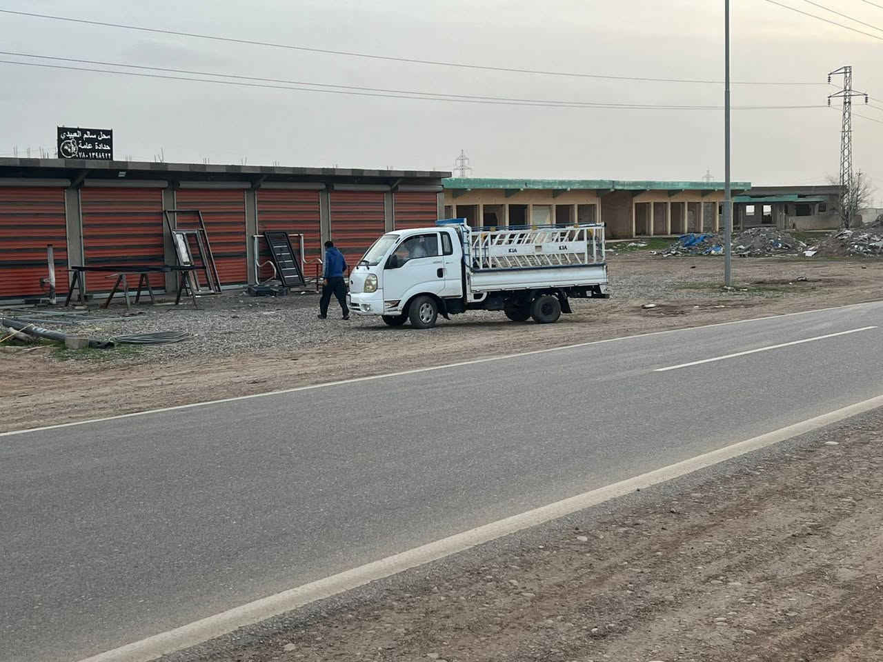 دونمين تجاريات للبيع سايدين المنزلة كركوك مقابل بستان الزيتون الواجهة ٥٠م مسيجات بلوك بالكامل يحتون على جملون مع اربع غرف مع صحيات السعر ٢٥٠ مليون قابل للمعاملة للاستفسار أكثر مراجعة مكتب الزغيت اوالاتصال على الرقم ***********
