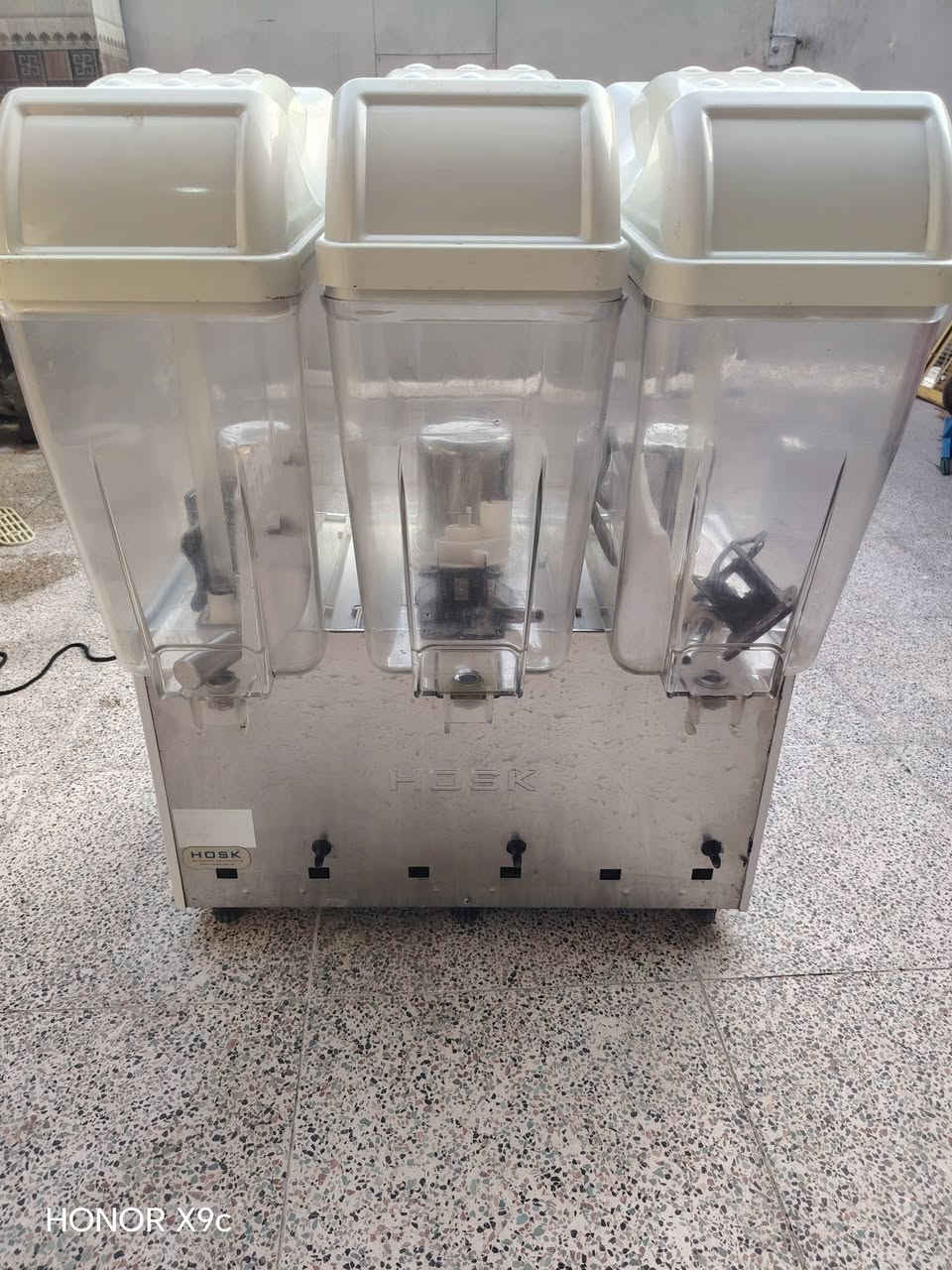 سلام عليكم مكينه مال شربت ام ثلاثه حواض هوسك تركي مستخدمه قليل تجميد فول بعدهي ع وضع شريكه مكان بغداد ***********
