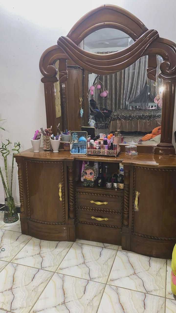 سلام عليكم غرفه صاج للبيع
غرافه جديده و حلوه 
مكاني بغداد 
السعر مليون و 750
النتصال ***********
