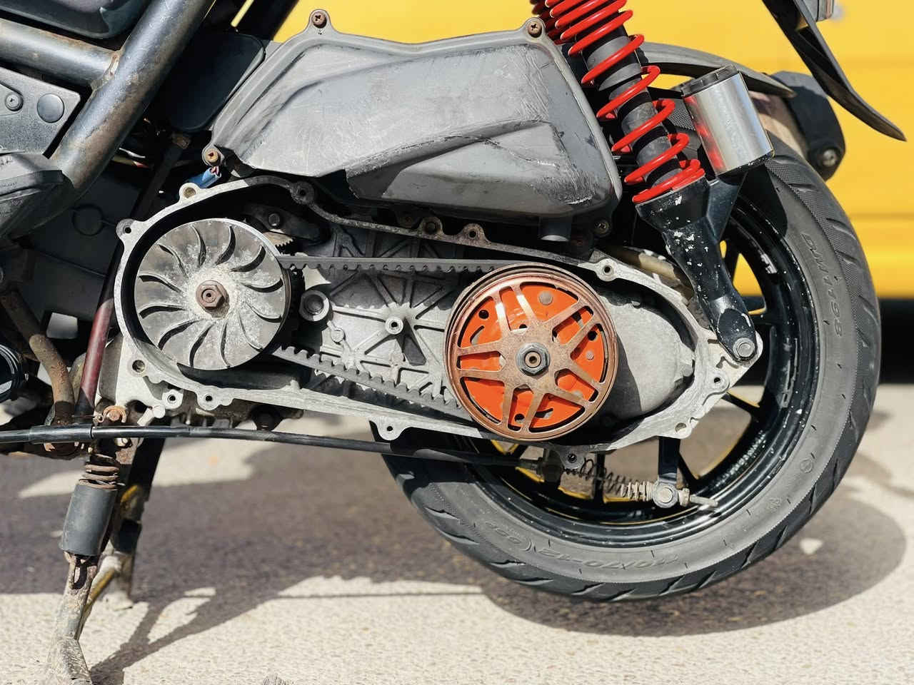 سلام عليكم سكنس جبلي موديل ١٤ 
دراجه مكفوله برغي مامفتوح بيها 
 
كلجات مامي خلفي رياضي بلادي 🧡 
ستيرن رياضي 🩶 
كفر موشم من لخارج كفرها فيلي 
بكلايت رياضي 🖤
فراك. بريك رياضي 🖤

لمو شراي لا يتعبني. 
*********** 
سعر خاص 
بكاني بغداد لعطيفية 📍
