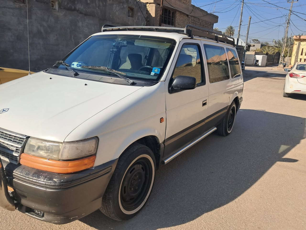 دوج كلايزر قصيرة 7 راكب 
موديل 1991 بغداد عندي وكالة باركود بأسمي وراعيها موجود سنوية لغاية شهر العاشر 2028 
صبغ عام 
محرك 3000 جيد
  كير كهربائي جيد 
بطارية جيدة
تخم اطارات 90% نظافة 
مقدم جديد 
تخم دسك + بنز، عمبار مع بريشر ياباني راس الثور جديد سايد بريك شغال 
 تبريد فقط كمبريسر ضعيف والباقي مشروط   
كهربائيات كلها شغالة
قفل ريمون 
شاشة تاب تحتوي علئ كامرة البگ( R) كامرة داشكام امامية خلفية داخلية 
السعر 55$ بي مجال قليل العنوان الديوانية قضاء الشامية .
موبايل 
***********
