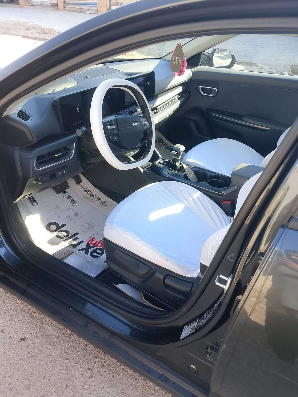 السلام عليكم كي فور موديل 25 ماشيه 6الف 
قطعه وحده تبديل فقط جاملقه أمامي بدون دواخل بدون ايربك رقم بغداد بسمي  سعر 173 رقم لهاتف
***********
