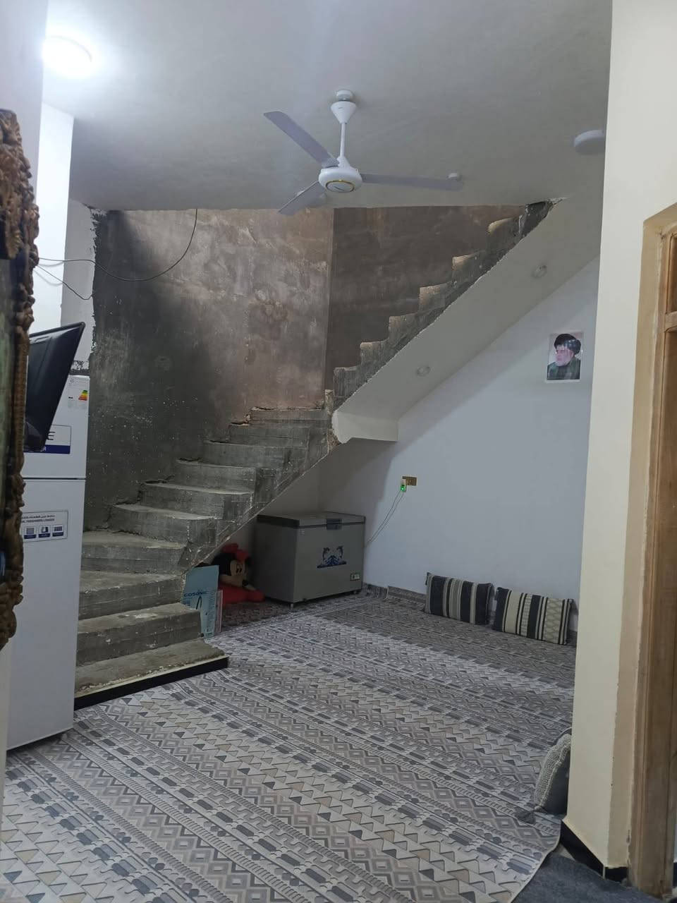 مكلف بل نشر
 بيت ميه امامي في مناطقة حي الكرامه
نهاية شارع العيادة سعر 140 بي مجال 
مطلوب إسكان 50 قصد الشهري 250 آلف
اذا رايد يحولهن علي عادي
رقم الهاتف ***********
