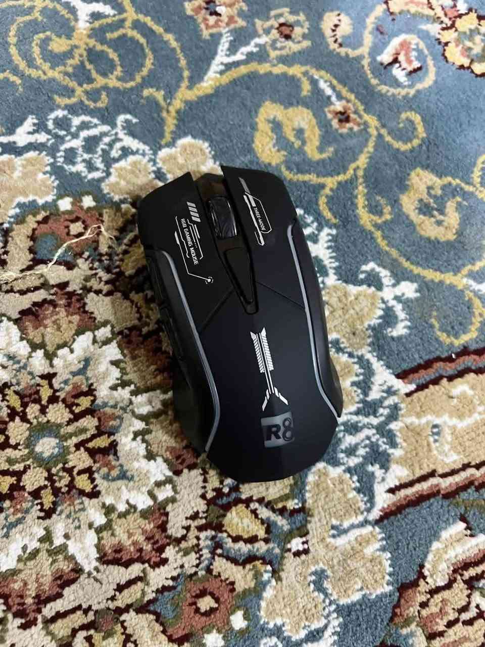 السلام عليكم كيبورد او ماوس لل بيع اولا كيبورد AK820 max he الاصلي لون نادر هاذه هم سعر الجديد مالته ترا 90 الف!! + ماوس لوجتك r8 كيمنك ماوس مرتب اذني كلهن السعر 40 الف قفل بدون عموله عنواني كربلاء لا يوجد توصيل لل تواصل *********** راسلني واتساب علار هاذا الرقم فقط
