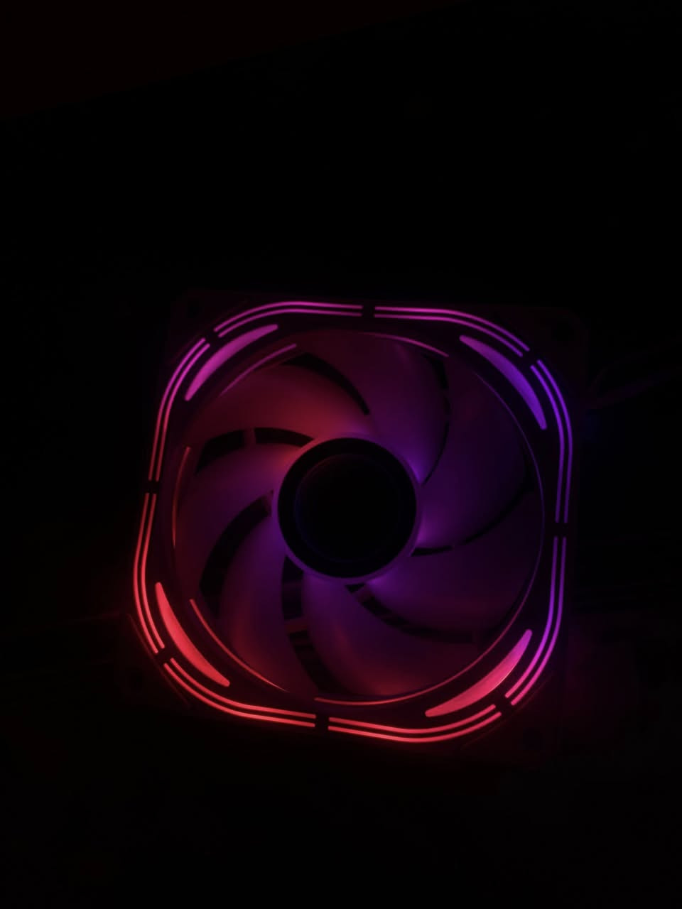 السلام عليكم
كيس Aigo ابيض للبيع 
ياخذ ٩ مراوح
اخو الجديد استخدام جدا قليل
مكاني بالبنوگ و عندي توصيل 
سعره فارغ ٦٥ الف 
كت المراوح الواحد ب٢٠ 
كلهن احسبهن ب١٠٠ 
*********** واتساب
