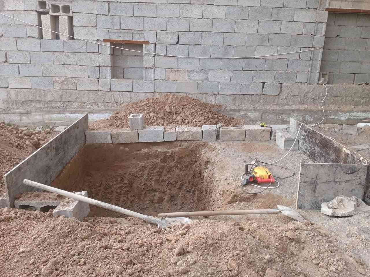 سلام عليكم حفر بئر حمامات أو مطابخ أو مسابح أو حفر أساس على حسب طلب
طلب واستفسار اتصال برقم تالي تحياتي لكم 

***********

بيها واتساب
