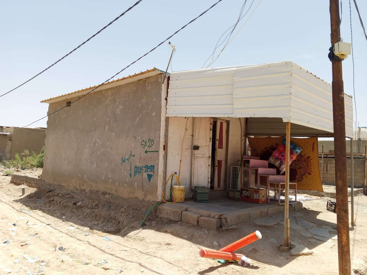 سلام عليكم عرصه ركن على شارعين طابو صرف مساحه ١٥٦ تحتوي على بتلو صب جاهز ومحل ٤×٨ جاهز، منطقة خيري دور الأكراد رقم الهاتف ***********
