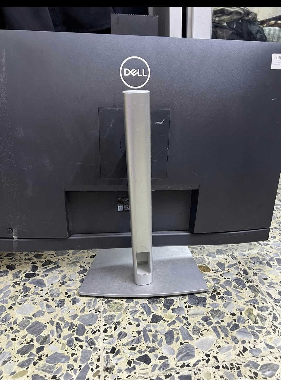 السلام عليكم شاشا DELL 4k شاشا نضيفه جدا بيها كاميرا كيمنك العنوان بغداد  قرب نادي نفط السعر 150 الف بيها مجال بسيط  شراي يتصل رقم ***********
