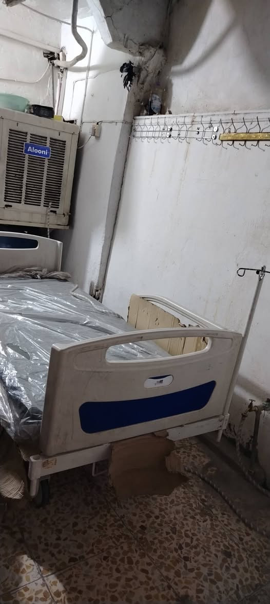 السلام عليكم للبيع – سرير طبي مع كرسي متحرك كهربائي (جديدان)
🔹 السرير الطبي:
جديد ولم يُستخدم.
كهربائي متعدد الوضعيات.
رفع وخفض الرأس والقدمين.
مزود بحواجز جانبية للحماية.
مع فرشة طبية أصلية.
مناسب للمرضى وكبار السن والرعاية المنزلية.
🔹 الكرسي المتحرك الكهربائي:
جديد ولم يُستخدم.
يعمل بمحركين كهربائيين.
هيكل متين وقوي.
عجلات كبيرة وثابتة مع نظام تعليق.
مزود بحزام أمان.
مريح وسهل التحكم، مناسب للاستخدام داخل المنزل وخارجه.
📍 الحالة: جديدان مع التغليف. 💰 السعر: على االخاص / قابل للتفاوض. 📞 للاستفسار والمراسلة


**إذا كنت صاحب هذا الإعلان وتريد حذفه لأي سبب، رجاءا أرسل رسالة إلى الدعم الفني**