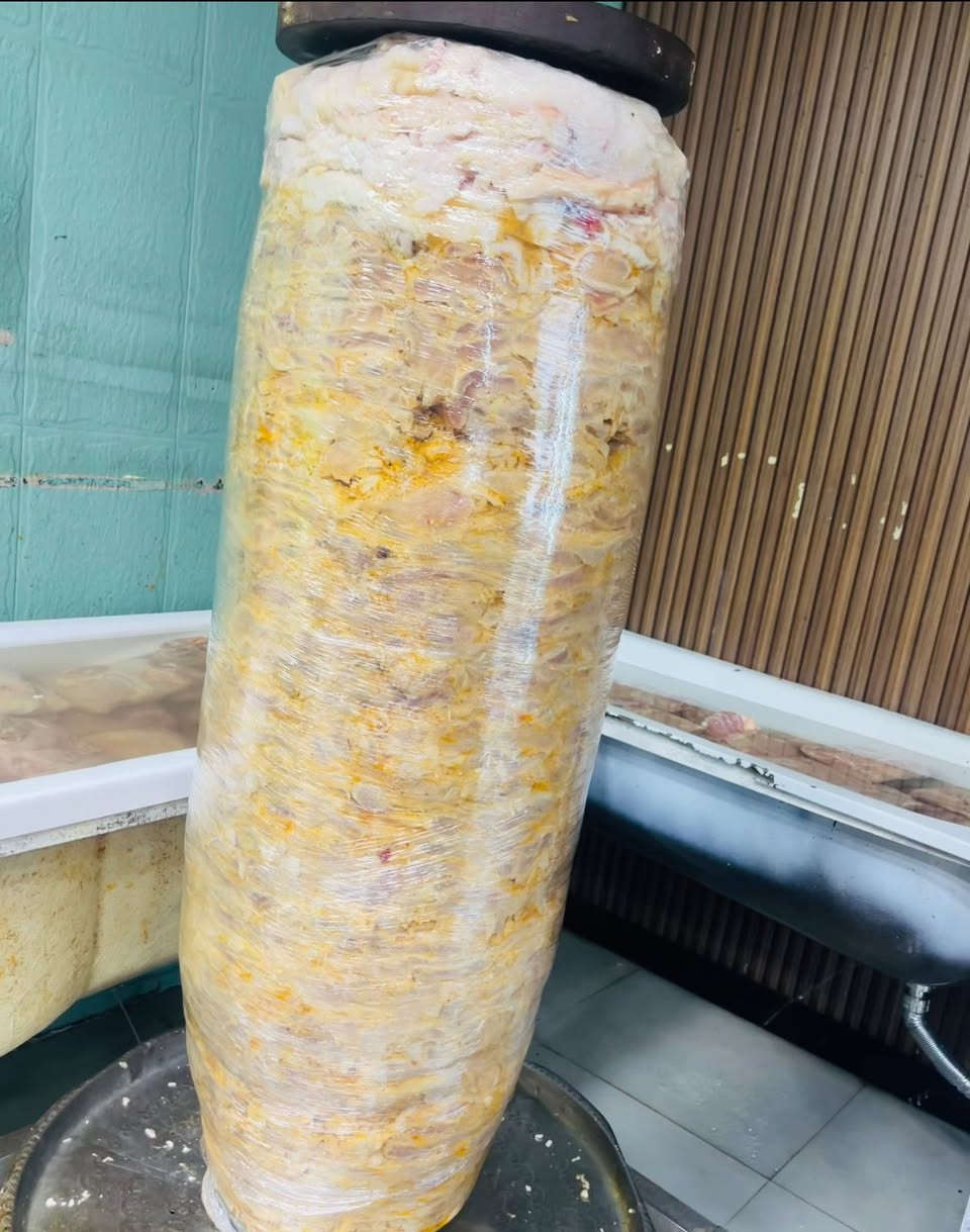 سلام عليكمً
فضلا وليس امرآ الي عنده عمل لايقصر 
شيف بحاجه الى عمل 
غربي / سناكات -عام  كل الاصناف 
صلصات عامه 
شاورما /لحم -دجاج (غاز -فحم ) 
معجنات / بيتزا - لغم -ايطالي -فطائر
مقبلات /سياحي -شعبي-شرقي عام 
تحضير وتجهيز اداره مطبخ عام 
شرط التيست 
السكن بغداد -يفضل العمل داخل بغداد
تواصل : ***********
