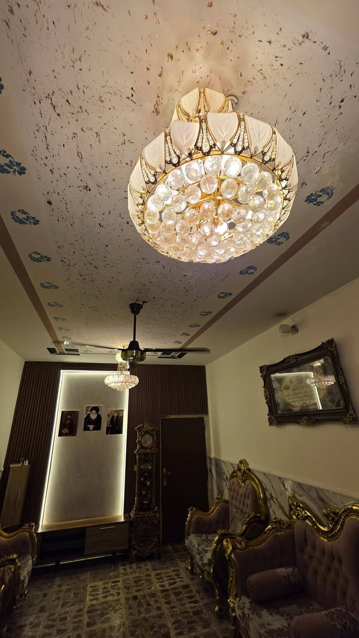 يا الله السلام عليكم للبيع ستقبال كامل يعني التخم ولثريات وفاز وساعه ولوحه يعني كول الي بلصور ابيعه  ولملحقات  الي ويا التخم  زان مصري مطلي بماء الذهب  تخم كلش قوي الله شاهد سعر قفل من الاخير مليون ونص والله مكلفني ب 5 ملايين ونص بس توازيت ع بيعته 
***********
