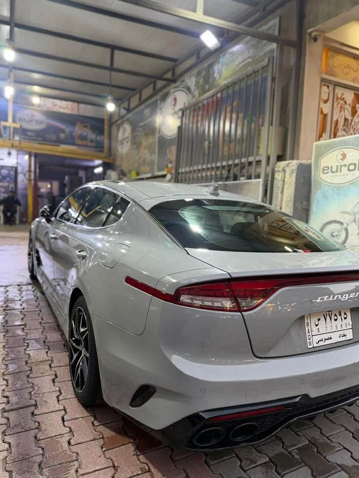 سلام عليكم 
كيا ستينكر 2023 GT LINE
محرك 4 سلندر 2500 تيربو دفع خلفي 
 لايتات زينون عالي واطئ اصل مع كشافات ليد
بصمة للابواب مع بصمة تشغيل وتشغيل عن بعد انارة ترحيب
اشارات بالمرايا الجانبية مع حساسات الاجتياز الجاني 
حساسات خلفية اصل مع كاميرا دوارة
 رادار امامي وتوقف تلقائي
مرايا جانبية شفط كهرباء هيتر
سقف المركبة بانوراما
صالنصة خلفية رياضية باربعة فتحات
 غرفة السيارة جلد اصل أحمر
شاشة دشبول كبيرة لمجموعة من الايعازات
تحكم كهربائي متكامل الايعازات لمقاعد المقدمة
حساسات الانحراف عن المسار في الطرق المفتوحة
ستيرن رياضي حرف D مع شفتات ستيرن
 تحكم ستيرن متكامل الايعازات مع تحكم الرادار
رادار امامي تفاعلي وتحكم كامل من الستيرن
وضعيات للقيادة عدد 5
الملافذ USB,AUX مع شاحن موبايل وايرلس

مقاعد السائق والراكب رياضي

كراسي تدفئة

ستيرن هيتر

مرايه وسطية اوتو

 تبريد خلفي منفصل

اوتو هولد

 بريك بصمه

اوتوستارت

حس مطر

حساس، لايت

حادث السياره بنيد وجاملغ مصبوغات فقط 
 
رايدها 200 

مكانها الاعظميه ***********

