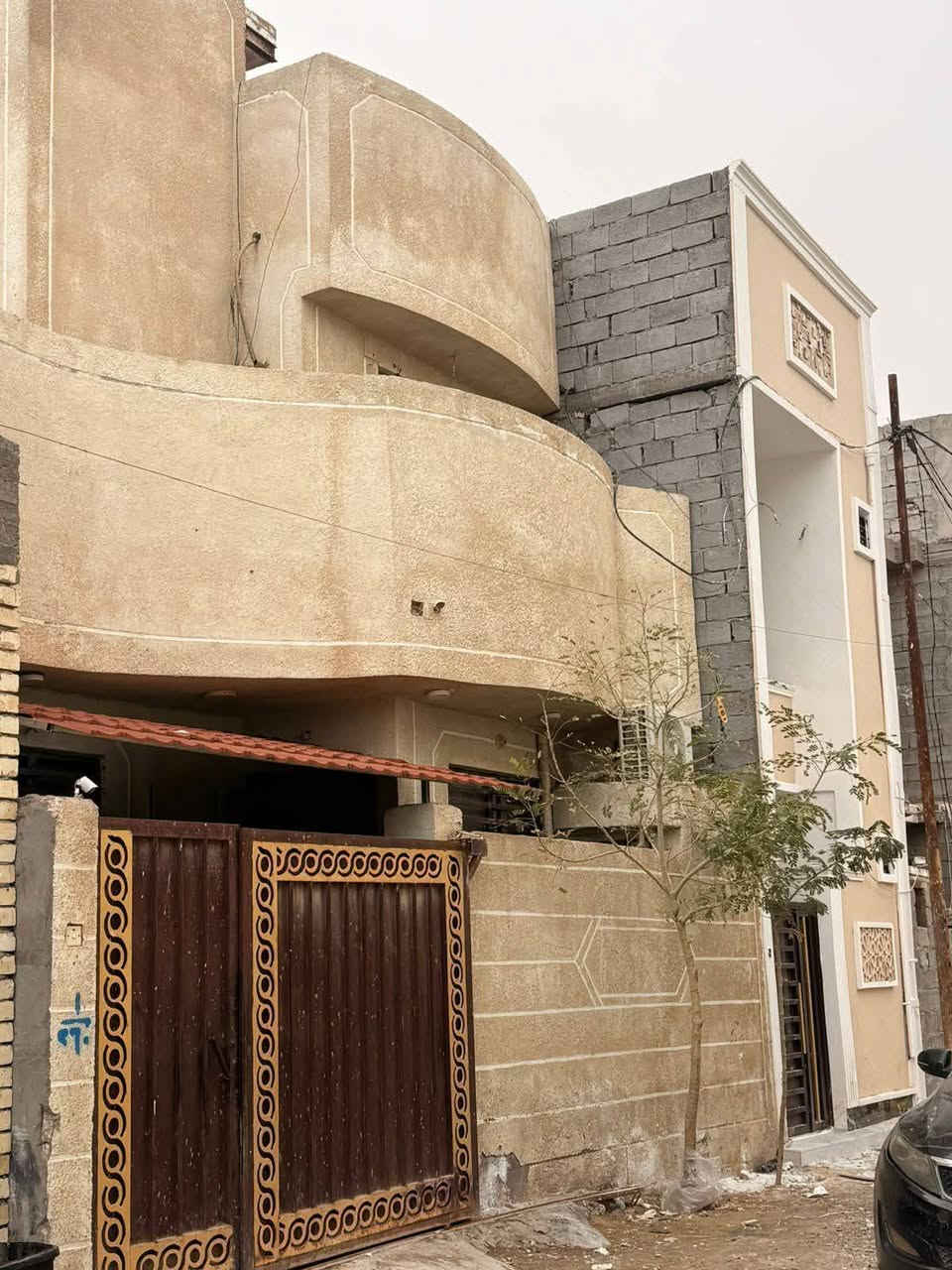 دار للبيع  مع الاثاث  بموقع جدا قريب من الامام الحسين ع  يرهم لأهل المحافظات والزيارات والحسينيات
العنوان -كربلاء شارع بني تميم - خلف مدينة الزائرين مباشرةً مقابل جامعة كربلاء بصفه مدارس ابتدائية ومتوسطة واعدادية ومستوصف ومركز شرطة والبطاقة الوطنية والجامعة و اسواق خطوط كلشي تريده بصف البيت مباشر
يبعد عن الشارع العام 450 متر 
المساحة 100متر طابقين
يتكون من 4غرف نوم غرفة جوه وثلاث غرف فوك وصاله واستقبال وصحيات ومطبخ وطارمه وسطحين
يبعد عن الامام فقط10دقايق
سند25 اقرار مباشر من صاحب الارض
السعر110بي مجال بسيط بدون الاثاث
للتواصل والاستفسار:

واتساب: ***********
@إشارة 
ملاحظة: المراسلة عبر الواتساب فقط، نعتذر عن استقبال الاتصالات المباشرة.
