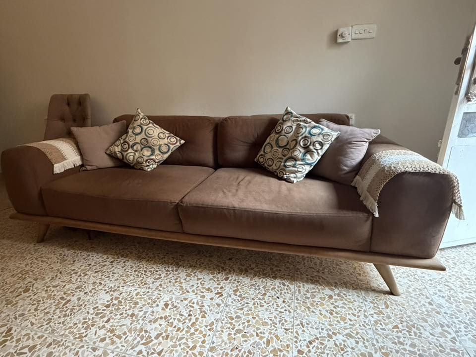 تحية طيبة
نص طخم قنفات تركي من هوم سنتر تركي عبارة عن قنفة ثلاثية + كراسي عدد 2  
بغداد شارع فلسطين 
السعر 280 الف

السعر الاصلي للشراء والجديد 
1350$
للتواصل 
***********
