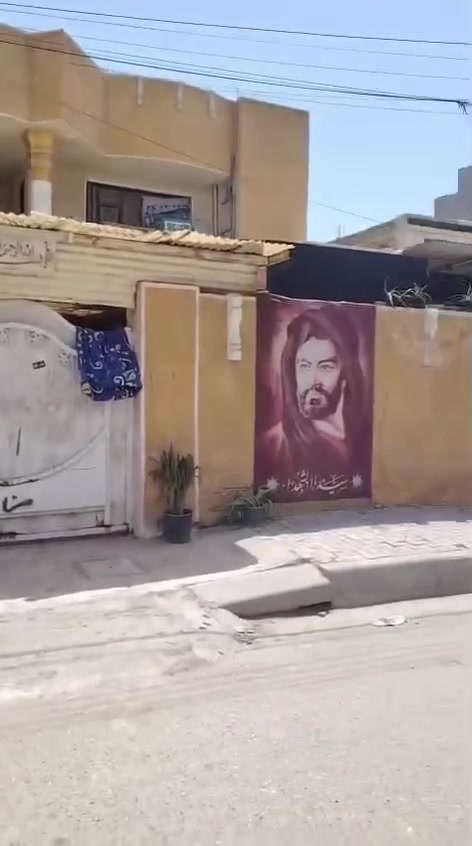 سلام عليكم عيني عندي هذا البيت للبيع قريب على سوق الثاني منطقة الخمس تلاف الحسنيه مساحته 200متر وهذا رقمي ***********
