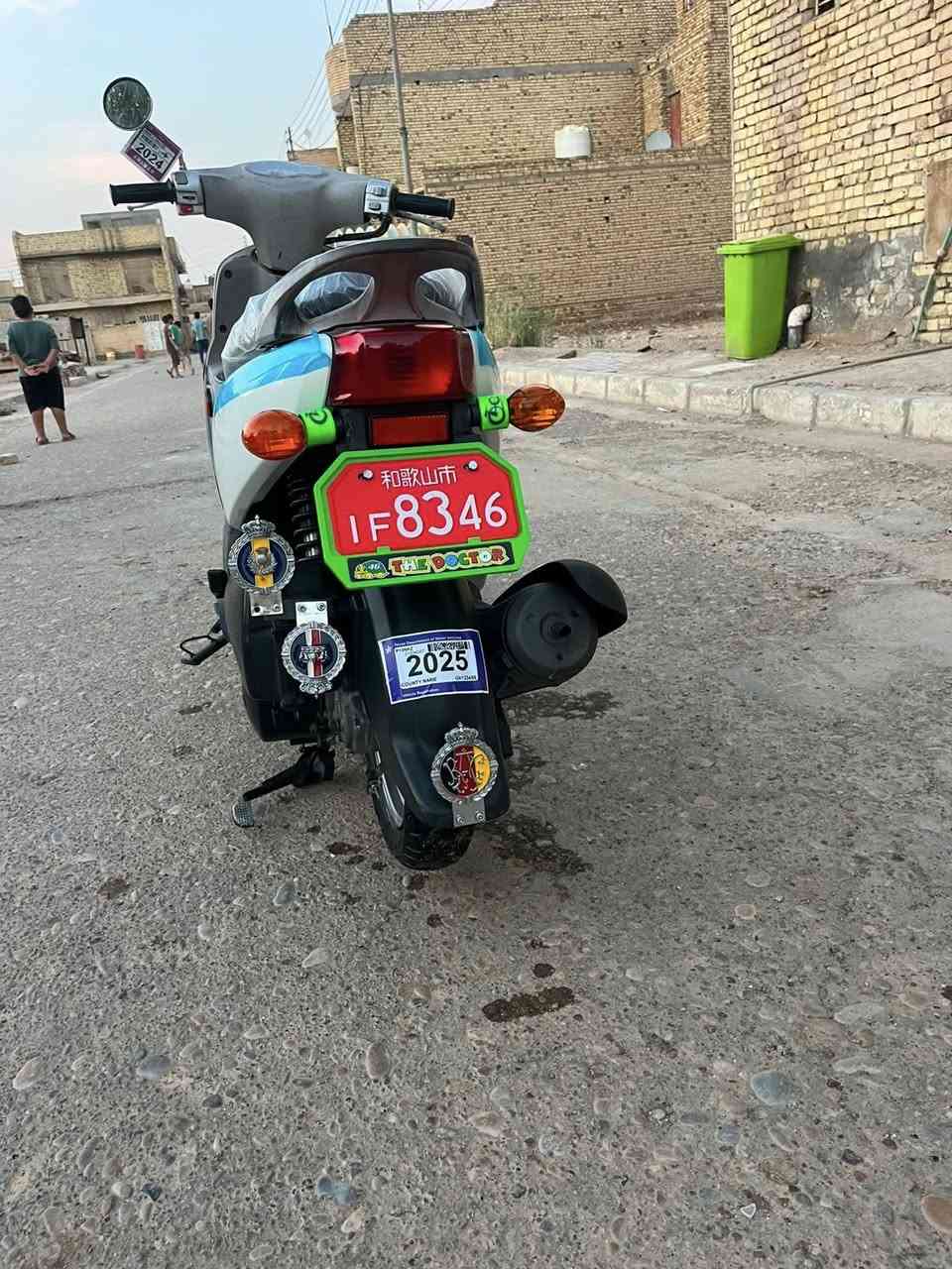 السلام عليكم دراجه فله ما صارله هواي من طالعه من الرنبه ألون ابيض مديل 13 فول نضافه برغي ما مفتوح تجي وتشوف احله من الصور  الرقم *********** سعره واحد وربع وبيه مجال حك الجيه العنوان ميسان
