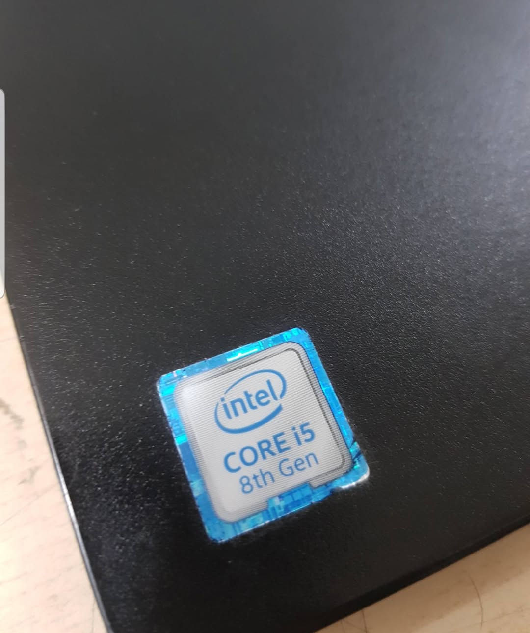 تحية طيبة .. لابتوب لينوفو كور اي 5 الجيل الثامن ورام 4 كيكا وهارد hdd 500  عادي حجم الشاشة  14 شاحنة تايب C بطارية قوية تشتغل اكثر من 3 ساعات وندوز 10 اصلي
سعرها 130 الف بدون توصيل و بدون ملحقات فقط شاحنة تايب C جماعة ال 120 لا يراسلوني لان نزلت من سعرها اكثر من 100 الف بسبب هاي الملاحظتين
ملاحظة : بيها فطر خفيف جدا ب 3 اماكن و موظحة بالصور و بيها ال USB جهة اليمين عاطل لكن جهة اليسار كله شغال بيها USB واحد و Type C واحد شغالات
مكاني بغداد توصيل موجود بغداد 5 محافظات 8 ***********
