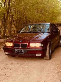 بي ام دبليو 320i • جير عادي • ليد