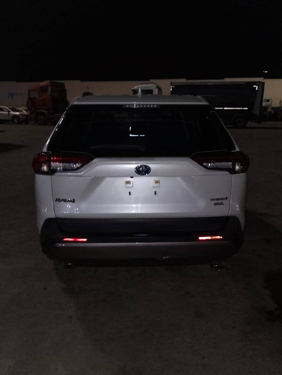 تويوتا رافور هايبرد ياباني موديل 2024 بيها صبغ جملوق امامي شبر فقط سياره مرقم نينوى بكتاب شهداء سعر  على اتصال ***********
