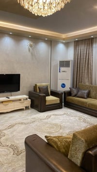 شقة للبيع مجمع الايادي السكني بسكولاته المساحة ١٦٣ متر تحتوي صالة و مط...