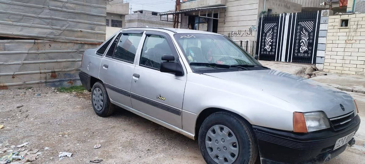 🔴كاديت 16 صندوق 🟡موديل 91 كير محرك 
⭕شرط  رقم نينوى دولي
🔴 سنوية لل 2029
⭕ حداده كامل مصبغ عام جمالية
سعره ٢٨ $  وبي مجال
كابون بنزين بيها رقم هاتف *********** واتساب اتصال
