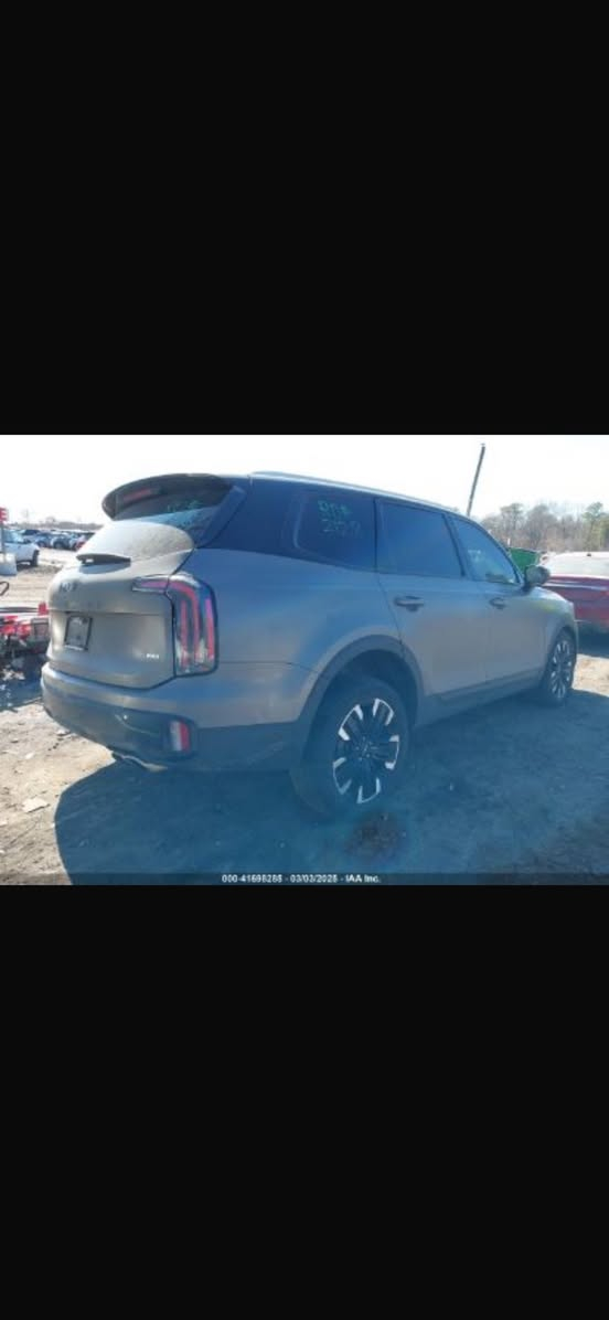 سلام عليكم كيا تلورايد 2023 فول برستيج للخير حته مساج بيهه ومعروفة مواصفات البرستيج 
حادثهه موجود بصور السعر 310 وبيهه مجال 
العنوان حي النصر 
***********
