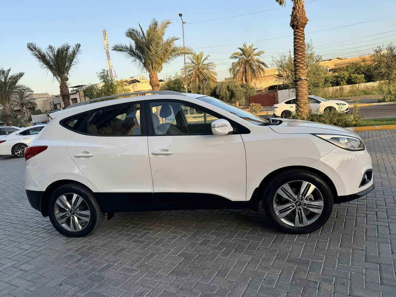 السلام عليكم
كيا توسان موديل٢٠١٥ خليجي بيها شبر صبغ باب الصدر فقط
مواصفات حساسات كامره محرك٢٠٠٠ دوش كير ومحرك كفاله تبريد صدر جديد
ماشيه ١٣٧ الف 
رقم بغداد انكليزي 
سنويه ب اسمي تحويل مباشر
مكان بغداد 
السعر ١٤٣$ بي مجال
***********
