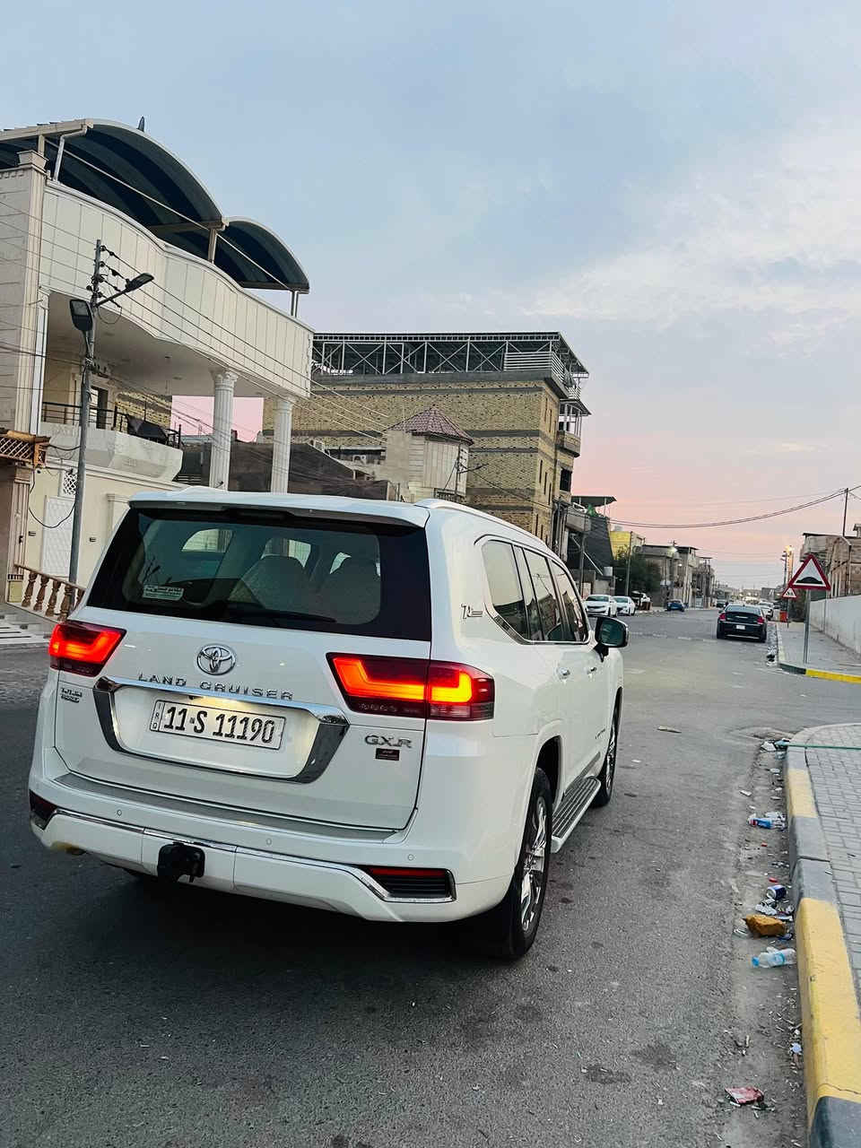 السلام وعليكم للبيع لاندكروز 2022 كاز مغلفة ppf
معروفه مواصفاتها 
رقم بغداد بأسمي تحويل ثاني يوم 
بيها بارد بل الجاملغ الايمن والايسر وبيها رشه على كد 4 اصابع باب الراكب اثر شخطه 
ماشيه 69 الف كيلو متر 
المكان البصره الطويسه 
للأستفسار الاتصال على الرقم ***********
