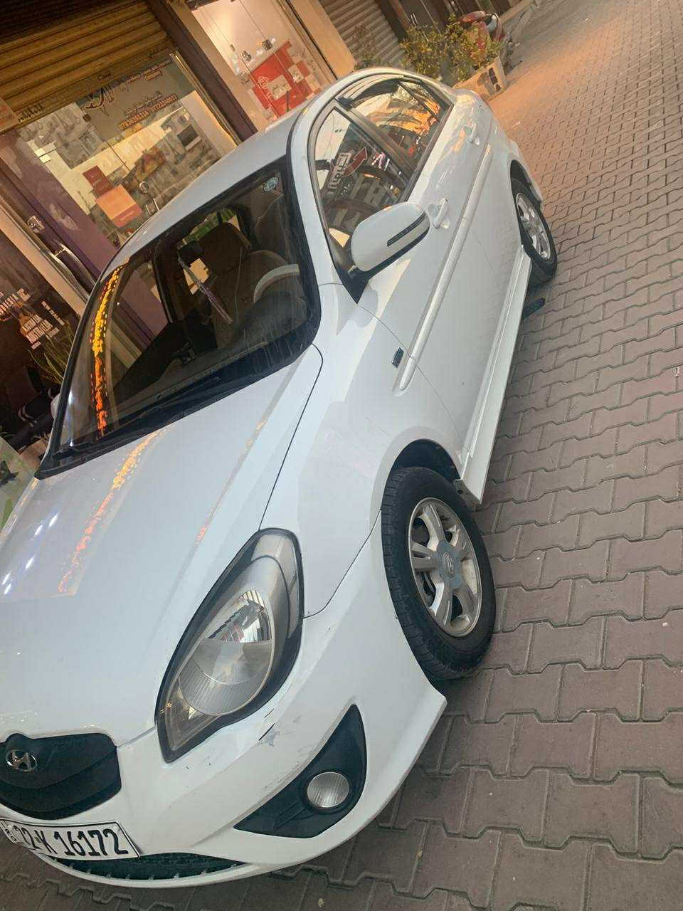 هونداي اكسنت موديل ٢٠٠١١
السياره جاهزة بدون نواقص /ماشية ١٠٥
و بيها مكانين بارد فقط 
و الدعاميات محتاجة صبغ بيها بعض الشخوط 
محرك ١٦٠٠
السعر ٩٥ 
***********
