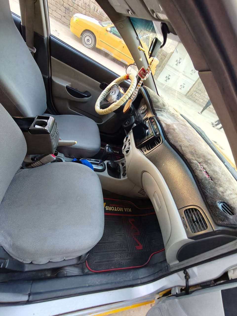 ابيع نقد بس.. اكسن خليجي.. كير ومكينة ما مفتوحة بعد.. كابون موجود صاحبهة بل موصل شرط التحويل سياره جديده طك معنى الكلمة كلهة شرط شرط شاشة طخم تايرة جديده طخم جديد دواخلهة جديده سياره بدون ضرر فقط 4اصابع بل مصطرة موجود الصورة والباقي كلهة شرط وين ما يعجبك روح جيك سياره جديده طك.. السعر 83وبيها مجال شي بصيط مكان الايمن شقق اليرموك ***********..
