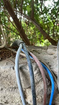 كيبل ٤*٣٥ مسلح حديد الطول ٤٠م ما مستعمل هاي صوره اني شاد منه للبيت مكا...