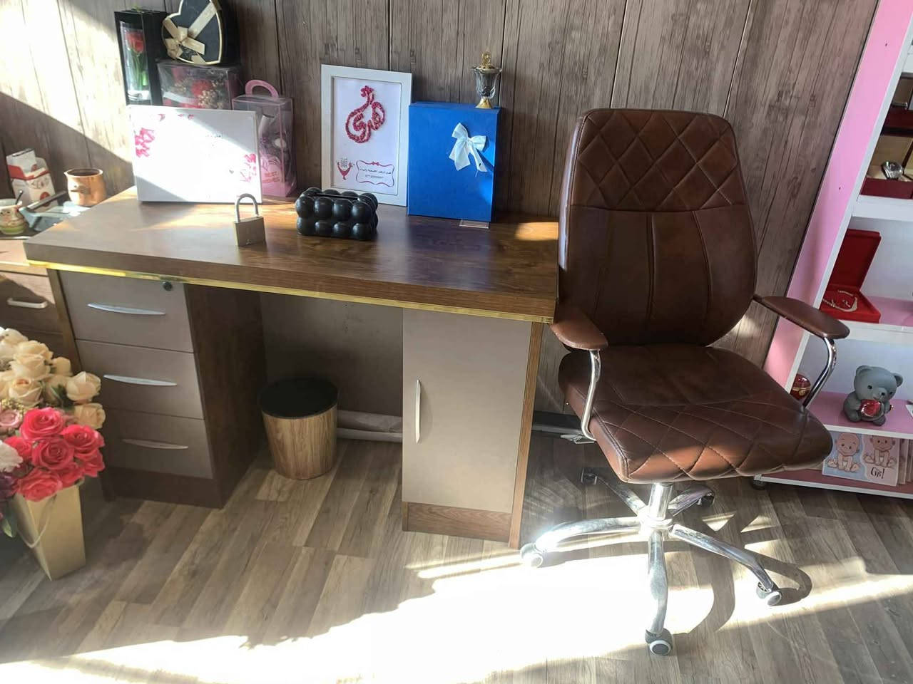 ميز مكتبي مع كرسي دوار الاتصال

***********
بغداد الدوره بغداد, العراق
