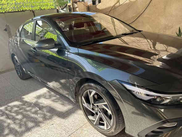 السلام عليكم
النترا موديل 2025
 فول مواصفات 
لون مميز   
فتحة سقف 
داخل جلد 
مري ترحيب 
صندوق ترحيب 
حساس امامي خلفي 
اريل كهربائي 
شاشة كبيرة 
كيجات دجتل 
حساس تايرات 
تحكم في القياده 
اربع وضعيات قيادة 
مكان السيارة بغداد 
السعر 150 ورقه وبيهة مجال قليل 
***********
