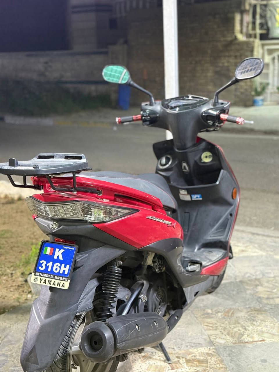 مكلف بالنشر هذا رقم صاحب الدراجة ***********
السلام عليكم سكنس لد حديث نوزل قبق نفخ ياباني 
ماشية 31 الف بيها فقط القطعة اليمين واليسار مال المصدات مبدلات بقطع اصلية شرط اصلية الدراجة خير من الله شلعة ومعدل ومكفولة كفالة عامة
