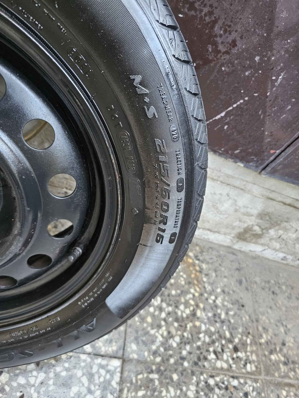 تك 
ويل تاير اخو جديد
حجم ١٦ /٢١٥/٦٠
اخوان تك واحد
***********
٣٠ الف
