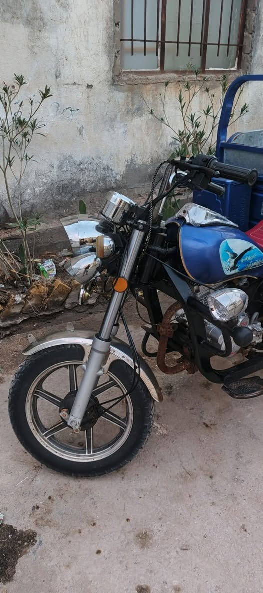 سلام عليكم 
اخوان الحد يكسر بل ستوته قبل ما يقره 
.
.
.
.ستوته كربلائيه بتره موديل 2023 طالعه من الوكيل بل 2025 اوراق بسمي اوراق اصوليه مو كلك شرط ثاني يوم تروح ترقم  ستوته حلوه وا نضيفه محركها 150 ابو الفهد ما مفتوح ولا مجفت مبدل بس كلجات  ستوته مبدل وركها مسويلها ورك مال سياره شرط تحمل 2 طنين وا تمشي مرتاح ما نقصها شي الحمد الله كهربائيات كلها شغاله 
 ستوته حلوه مال شغل مو مال جنبازيه وا وا فايخين 
مال شغل مال حمل حلوه بل حمل ستوته رايدها 
2250 مليونين وا بيها مجال وياها 3تايرات مالتها البلاد 
وا هسه مشدودلها مال سايبه سود مكاني كرمت علي 
متواجد وتساب ***********  وا  الي عده ستفسار يراسل
