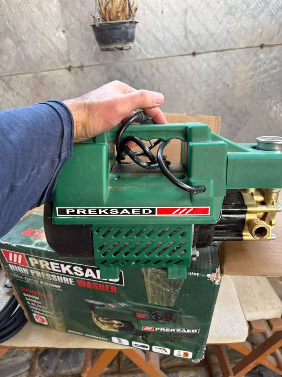 السلام عليكم للبيع جديدة غراضها كامله مع صوندة إضافية 
جديدة الألماني الأصلي سعر 65 
***********
