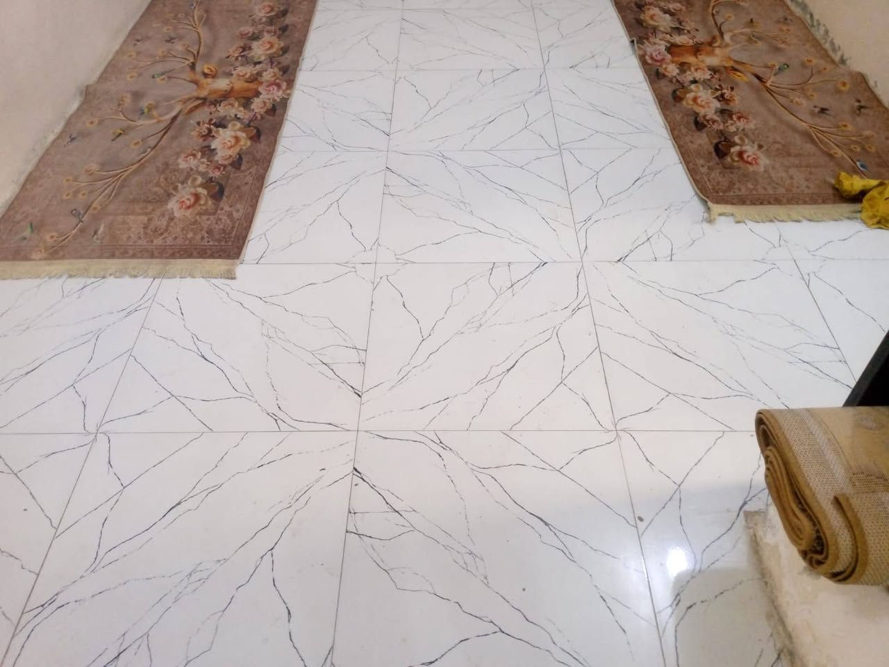 السلام عليكم بيت زراعي للبيع 100 متر مربع يحتوي على غرقة وصالة واستقبال ومطبخ نضيف بناء حديث كما وضح في الصور للاستفسار مراسلة الصفحة *********** او الرقم
