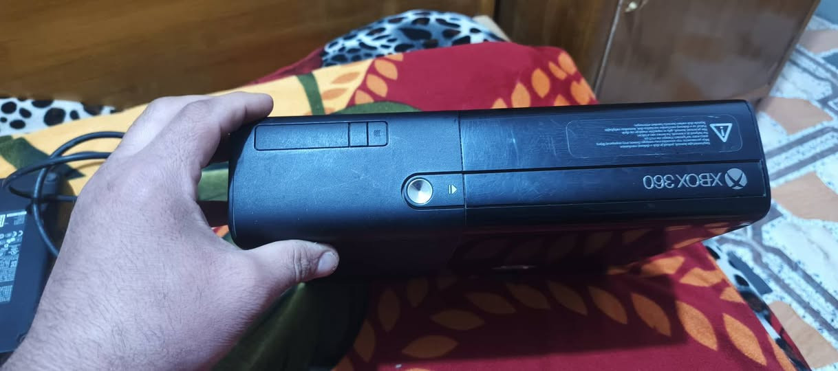 اكس بوكس مكفول ماداخل تصليح بس بدون جوستكات اكس بوكس ٣٦٠ نوعيه بي لعاب ٨٥ لف وبي مجال تصال واتساب فقط ***********
