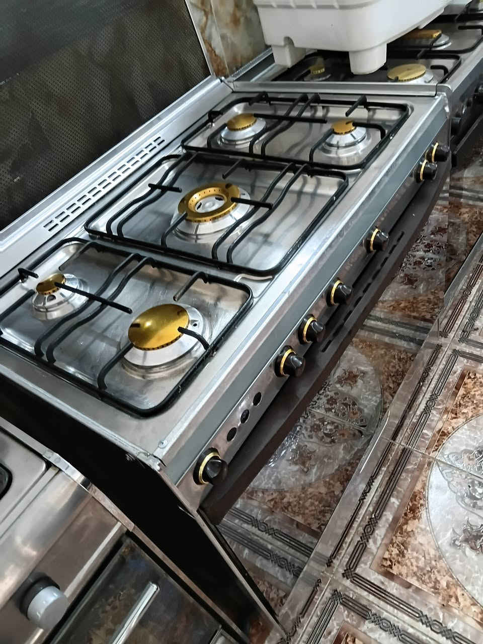 اللهم صل على محمد وال محمد  طباخ نوع كريازي باب اول شرط الشغل والنظافه للاستفسار مراسلة الصفحه او الاتصال على الرقم ***********
