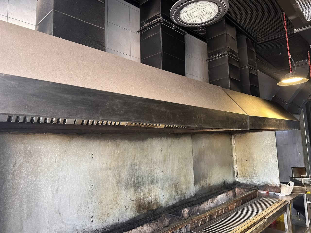 السلام عليكم شوايه وميز وهود للبيع
قييم بما يرضي الله 
***********
