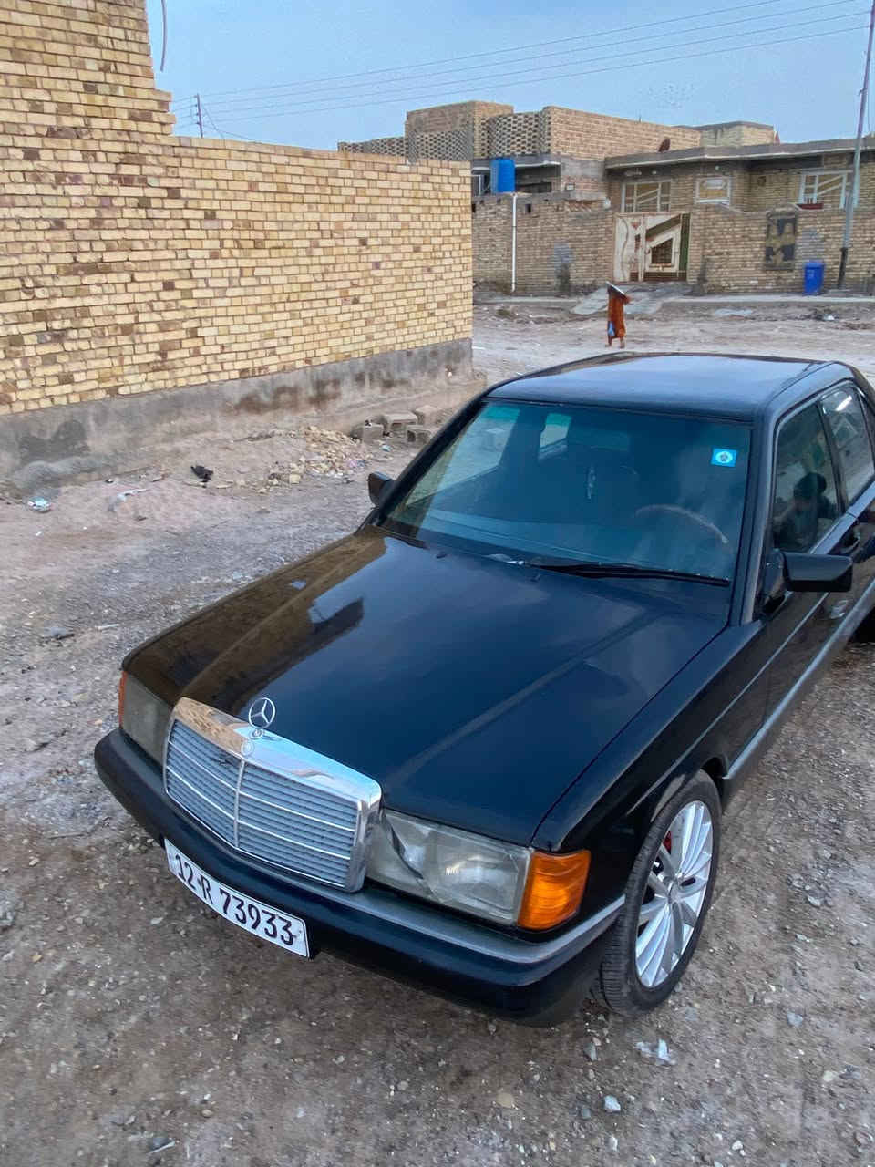 السلام عليكم
مارسيدس 190 طيارين موديل 1991

رقم نينوى انكليزي عندي وكالة وداورها ثاني يوم

محرك بلادي 4 سلندر كير عادي  

تخم تاير جديد باتري جديد كهربائيات كلها شغاله
سنتر لوك شغال ومسجل خير من الله
تبريد مابيها . بيها قاعده مصلحه مصبوغه عام

سيارة نقطها حدادية سيارة حلوة 

مكفوله عيب شرعي وصوليات / سعرها 36 ورقة

مكاني ذي قار الشطرة ***********
