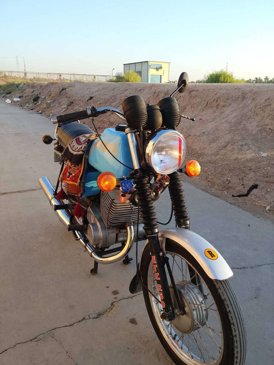 سلام عليكم شباب موطور MZ للبيع موديل 82 موطور حلو كصه 3 عل فتح بي لحيم بل خشم فقط بدون موطور جاهز ونضيف وخير من الله سعر 1300 وبي حك جيه شراي هاذه رقمي *********** مكان مسيب
