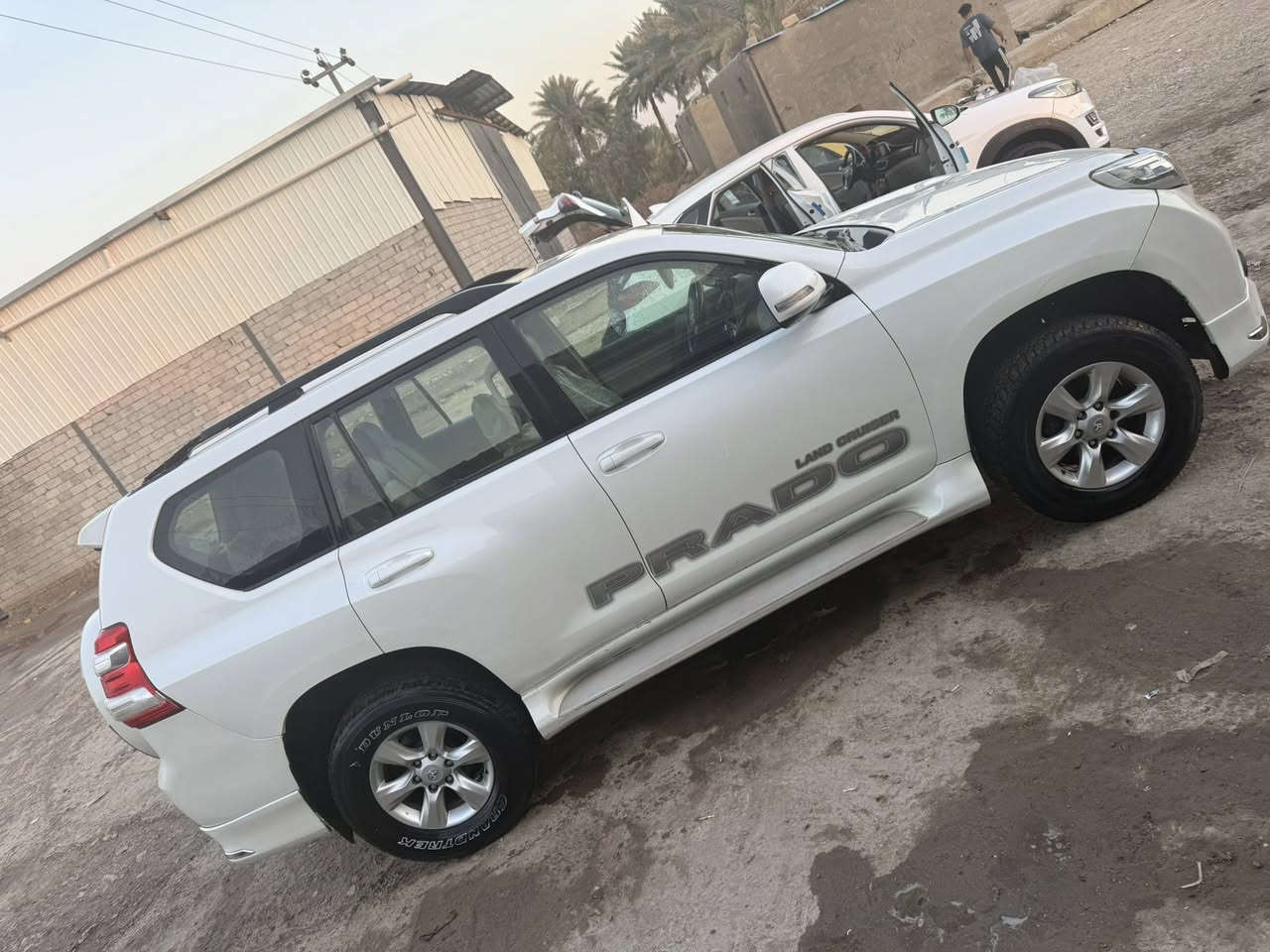 برادو 2011 محدثه 2017
رقم بغداد تحويل مباشر 
سياره فول عدا السلايت 
مكينه 2700 |4 سلندر 
دبل تانكي ثلاجه شاشه تحكم استيرن 
جديده كلش وجاهره من كل اانواحي كير مكينه حداديه تخم تاير تبريد كله بشرط 
بيه صبغ جاملغ وباب وبنيد مفتوح فقط 
بدون دواخل خلاص 
السعر ١٨٨ وبيه مجال كلش بسيط 
بيع فقط اي استفسار 
 *********** اني حاضر
